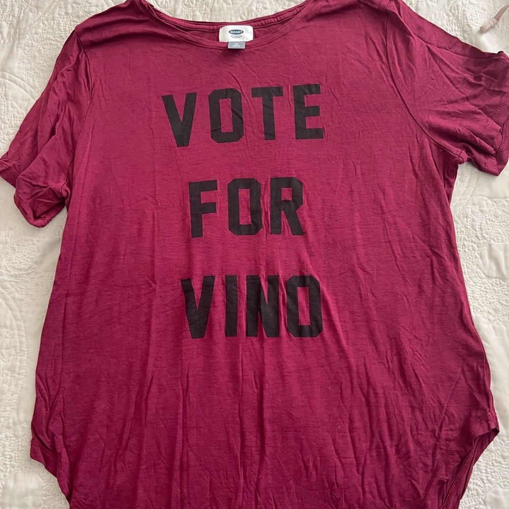 Old Navy: Burgundy‎ graphic relaxed T-Shirt